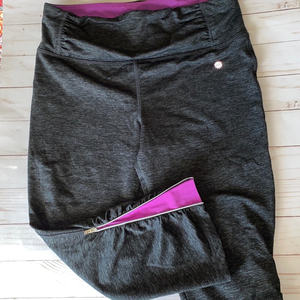 Tangerine Cropped Athletic Leggings capris pants Side zip purple mesh high rise